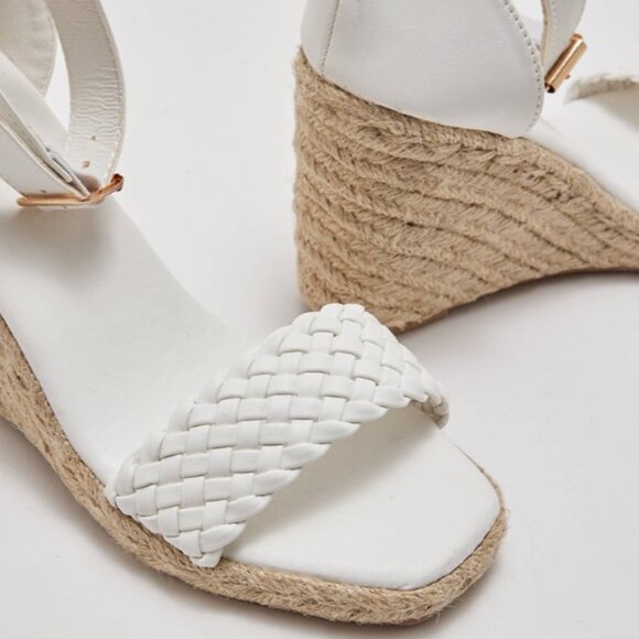 Ardene White wedge straw heeled sandal with braided ankle strap, EUC, sz 9 - Picture 4 of 11